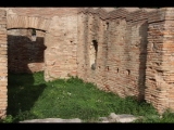 02821 ostia - regio v - insula vi - edificio (v,vi,3) - vorderer raum - mitte - bli ri nordosten - 01-2024.jpg